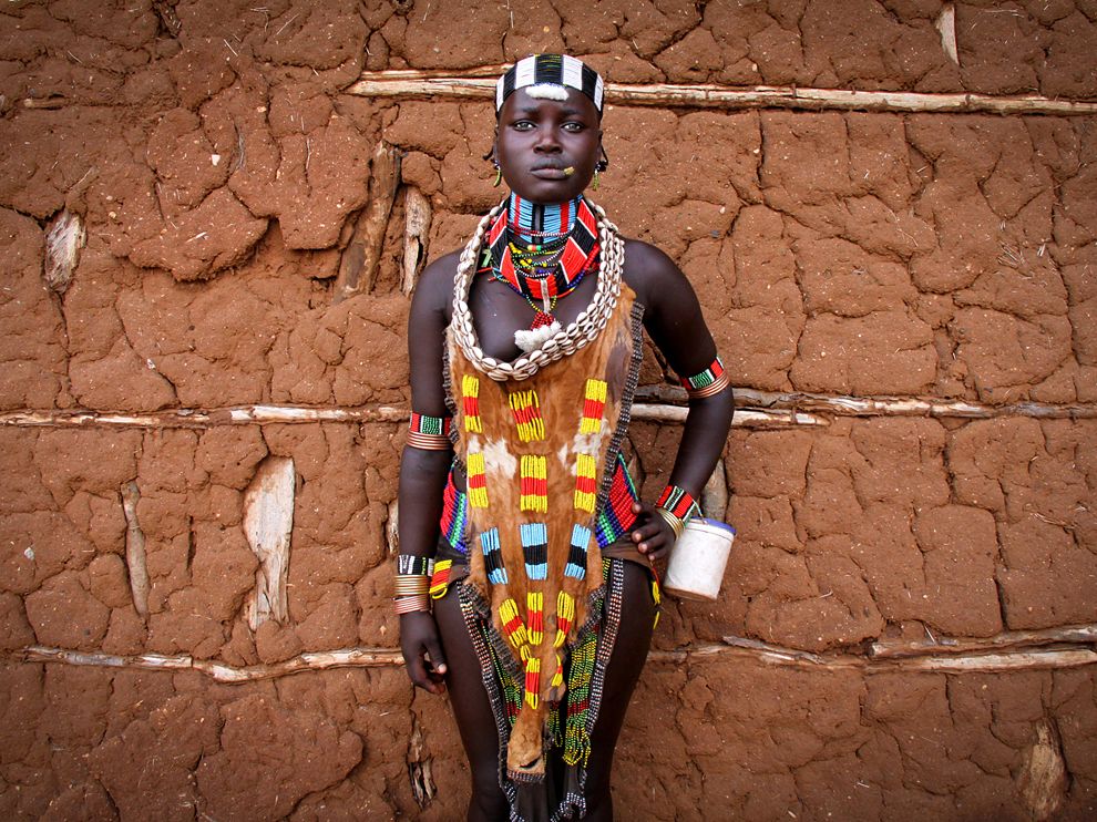 Picture of a young Hamar woman in Ethiopia