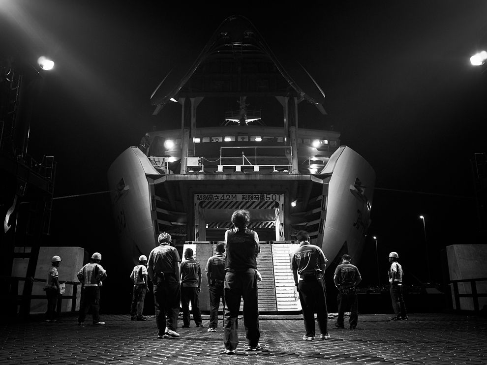 Picture of workers preparing to board a ferry in Japan